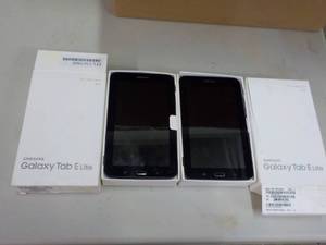 lot 340 image: Lot of 2 Samsung Powers On and Wor...