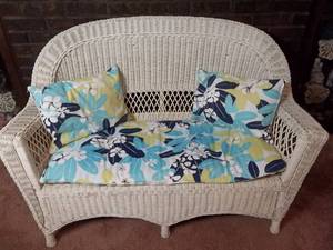 lot 1 image: Wicker Love Seat With Cushion & Pillows 54x38x28 Deep