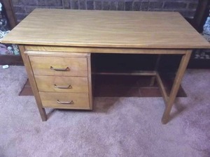 lot 2 image: Desk 47x30x23-12 Deep