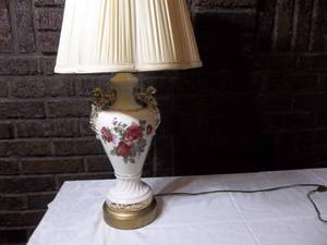 lot 4 image: Floral Lamp 27 Tall
