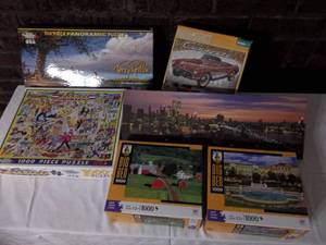 lot 12 image: Jigsaw Puzzles