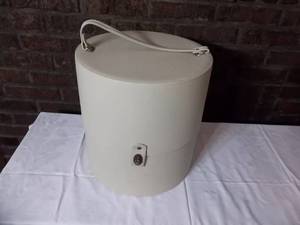 lot 14 image: Everbest Hat Box-Hollywood, Fl., 13 Dia. 14 Tall