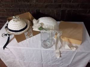 lot 16 image: 1919 & 1925 Hats With Daytons Hat Box (Vase Not Included)