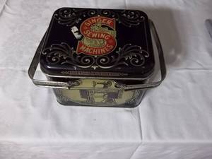 lot 17 image: Singer Metal Tin 5x 6