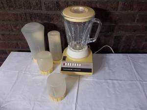 lot 34 image: Blender With Accessories