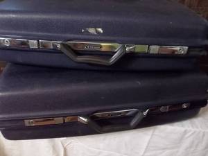 lot 39 image: 2-Piece Samsonite Luggage