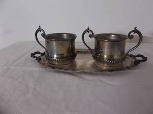 lot 90 image: Plated Cream & Sugar Servers