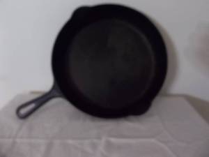 lot 98 image: Griswold Cast Iron Pan #10