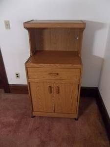 lot 101 image: Microwave Cart