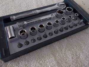 lot 108 image: 14 Drive Socket Set