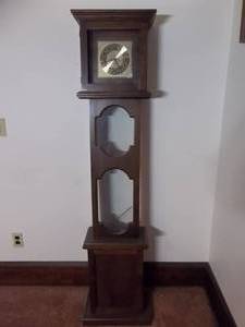 lot 117 image: Grandfather Clock Cabinet (Not Working)