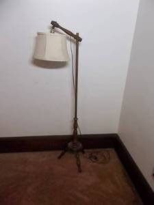 lot 125 image: Wood Floor Lamp