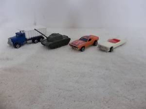 lot 128 image: 4-Hot Wheels