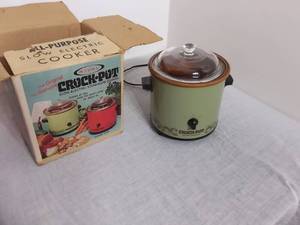 lot 142 image: Crock Pot