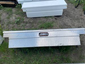 lot 16 image: Aluminum Diamond Plate Toolbox Job Box  71 Long
