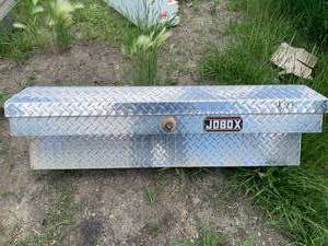 lot 19 image: Diamond Plate Truck Tool  Job Box 46 12 wide