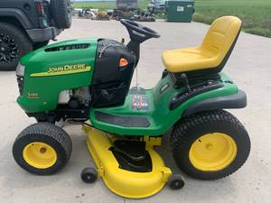 lot 29 image: John Deere L120 Riding Lawn Mower (see details)