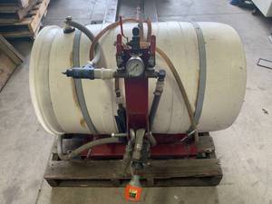 lot 39 image: 40 Gallon 3 Point Sprayer Tank