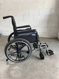 lot 3 image: Invacare IV Wheelchair 18 Wide Seat With Extra Thick Seat Cushion - Great Condition