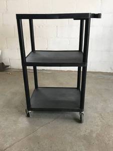 lot 13 image: Bretford Mobile AV Cart with 3 Shelves & Locking Wheels Approx 28x24x40 - Great Condition