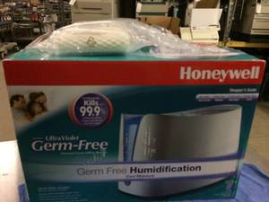 lot 81 image: Honeywell HCM350W Germ Free Cool Mist Humidifier White - Appears New In Box
