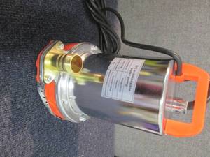 lot 152 image: DC Submersible Pump- damaged housin...