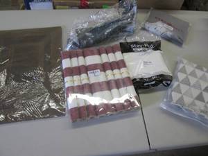 lot 166 image: Table Cloths, Runners, Tapestry, Pl...