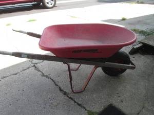 lot 2 image: True Temper Wheelbarrow  RM6...