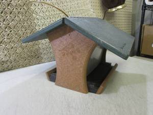 lot 7 image: Bird Feeder Hang or Post Mount Appr...