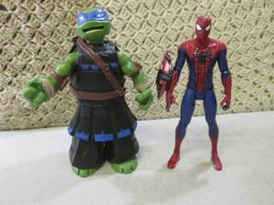 lot 8 image: Spiderman and Ninja Turtle Toy Figu...