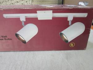 lot 46 image: 24 Track Light Set  G-1...