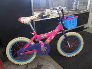 lot 50 image: Girls 16 Shopkins Bicycle Ready to...