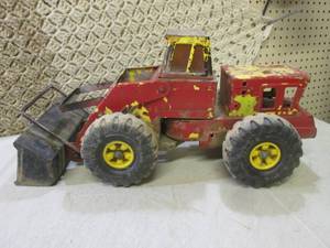 lot 57 image: Vintage Tonka Loader  RM5...