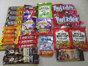 lot 101 image: Assorted Candy  B-1...