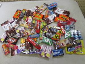 lot 106 image: Assorted Candy  B-2...