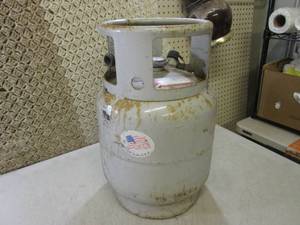lot 109 image: Forklift Propane Tank with Fuel See...