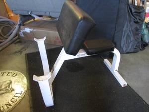 lot 129 image: Tuff Stuff Curl Weight Bench Made I...