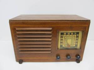 lot 95 image: Working 1940s EMERSON Model ED-354 Radio