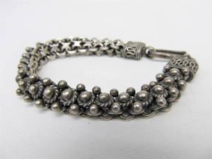 lot 67 image: Heavy Vintage Sterling Silver Beaded Link Bracelet