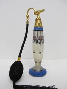 lot 152 image: Beautiful Vintage 1930s Era Czechoslovakian Art Glass Perfume Bottle Atomizer