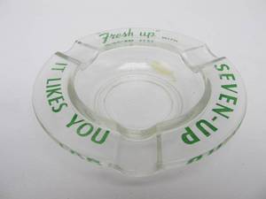 lot 153 image: Vintage Glass 7-UP Advertising Ashtray