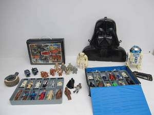 lot 173 image: Large Lot of Original 1970s-80s STAR WARS Action Figures & Collectors Cases 