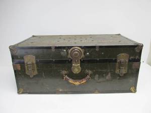 lot 221 image: Vintage 1930s US Civilian Conservation Corps Military Footlocker Trunk