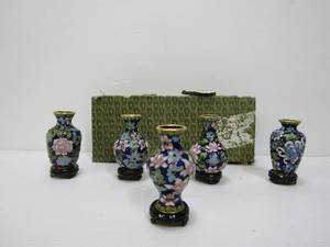 lot 194 image: Vintage Japanese Miniature Cloisonn Vases & 4 Seasons Dolls