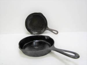 lot 63 image: Pair of Vintage WAGNER WARE Cast Iron 1053A Skillets