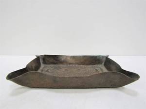 lot 44 image: Antique Arts & Crafts Period Hand Hammered Copper Trinket or Ashtray
