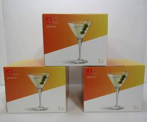 lot 117 image: 12 Brand New BORMIOLI Rocco Martini Glasses