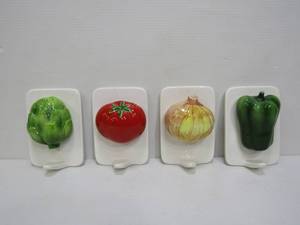 lot 140 image: 4 Vintage Mid Century Ceramic Kitchen Utensil Hooks