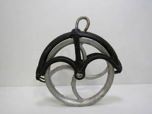 lot 147 image: Antique Cast Iron Barn Pulley