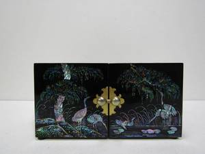 lot 9 image: Inlaid Mother of Pearl Small Oriental Jewelry Box